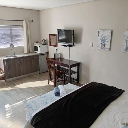 Bed and Breakfast Urban Manor Puerto Elizabeth Exterior foto